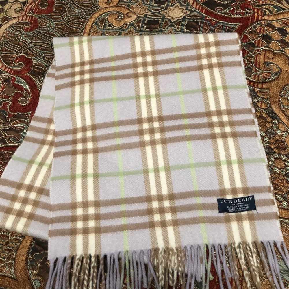 DONATED Burberry Cashmere Beautiful Scarf Unisex - Picture 5 of 5